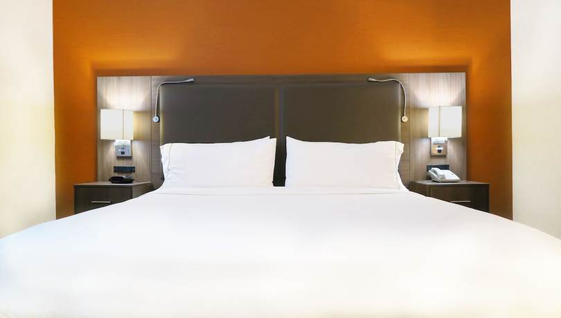 Imagen de la habitación del Hotel Holiday Inn Express And Suites Elk Grove Central - Hwy 99, An Ihg. Foto 9