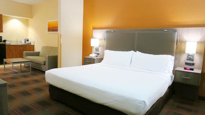 Imagen de la habitación del Hotel Holiday Inn Express And Suites Elk Grove Central - Hwy 99, An Ihg. Foto 10