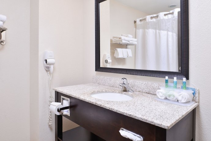 Imagen de la habitación del Hotel Holiday Inn Express And Suites Emporia Northwest, An Ihg. Foto 6