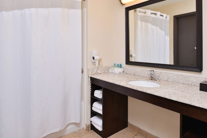 Imagen de la habitación del Hotel Holiday Inn Express And Suites Emporia Northwest, An Ihg. Foto 7