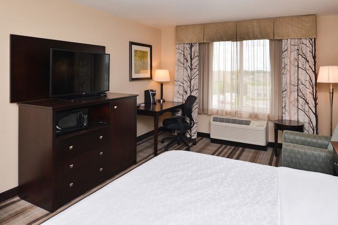 Imagen de la habitación del Hotel Holiday Inn Express And Suites Emporia Northwest, An Ihg. Foto 11