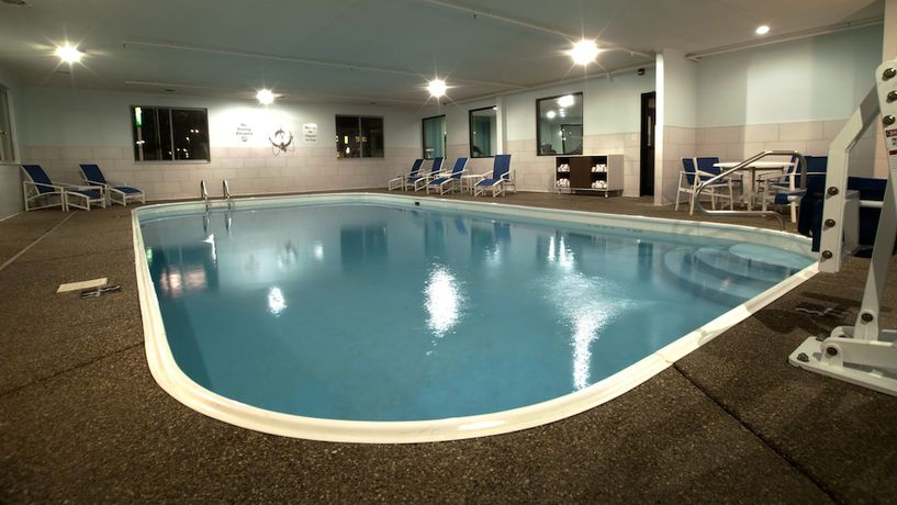 Imagen de la piscina del Hotel Holiday Inn Express And Suites Evansville North, An Ihg. Foto 20