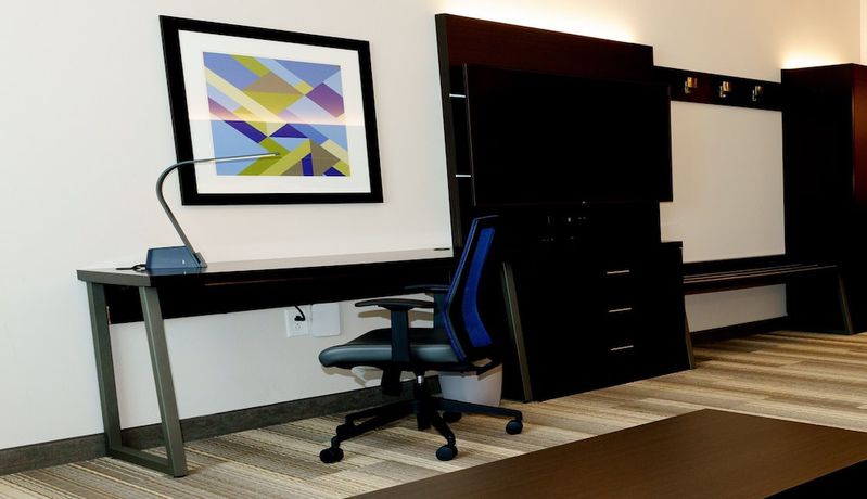 Imagen de la habitación del Hotel Holiday Inn Express And Suites Franklin - Berry Farms, An Ihg. Foto 8
