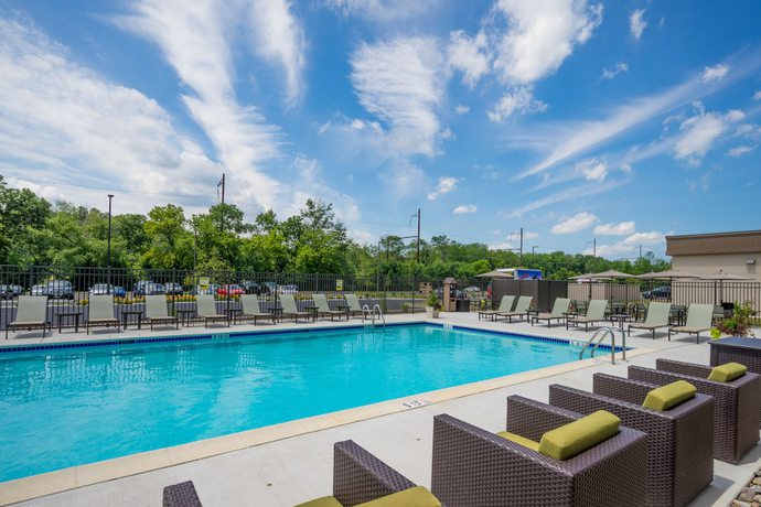 Imagen de la piscina del Hotel Holiday Inn Express And Suites Ft. Washington - Philadelphia, An Ihg. Foto 18