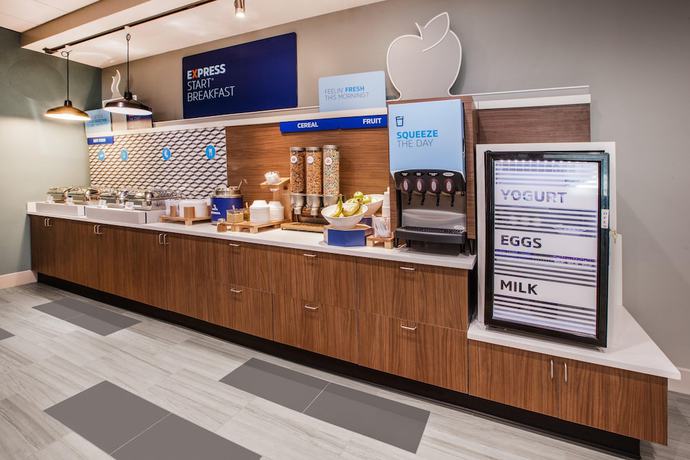 Imagen del bar/restaurante del Hotel Holiday Inn Express And Suites Glendale Downtown, an IHG. Foto 4