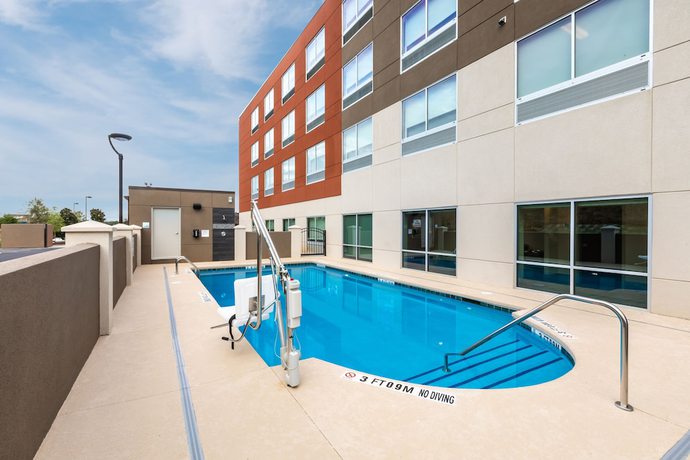 Imagen de la piscina del Hotel Holiday Inn Express And Suites Greenville - Taylors, an IHG. Foto 20