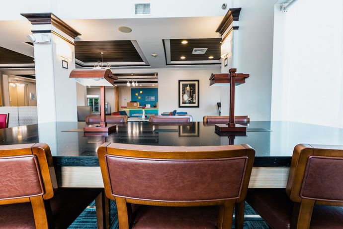Imagen de los interiores del Hotel Holiday Inn Express And Suites Hamburg, An Ihg. Foto 14
