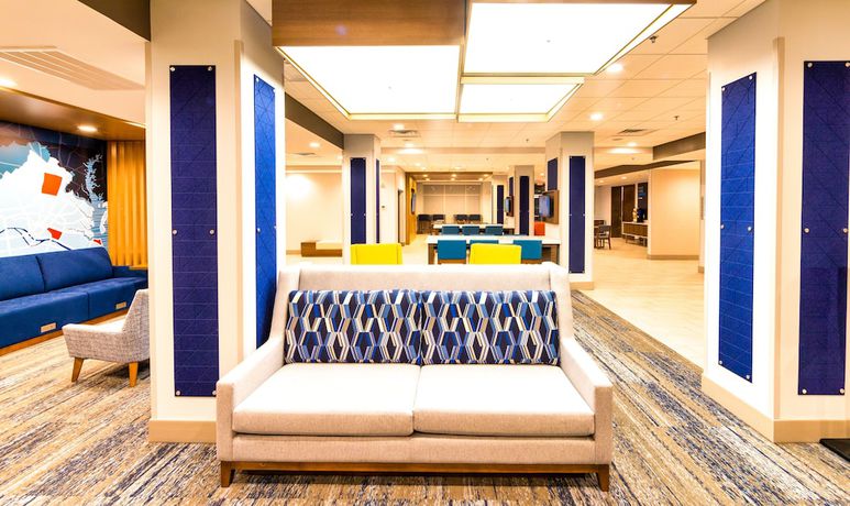 Imagen de los interiores del Hotel Holiday Inn Express And Suites Harrisonburg University Area, An Ihg. Foto 16