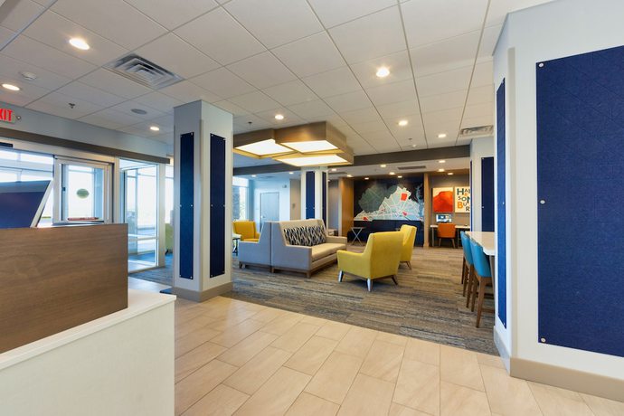 Imagen de los interiores del Hotel Holiday Inn Express And Suites Harrisonburg University Area, An Ihg. Foto 20