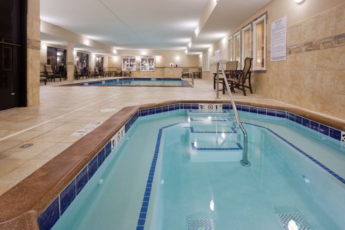 Imagen de la piscina del Hotel Holiday Inn Express And Suites Helena, An Ihg. Foto 19