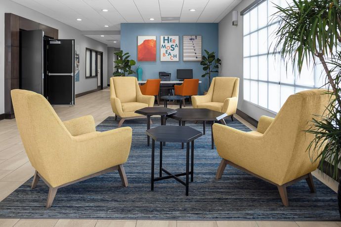 Imagen de los interiores del Hotel Holiday Inn Express And Suites Hermosa Beach, An Ihg. Foto 15