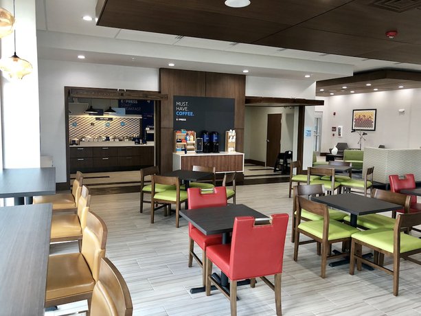 Imagen de los interiores del Hotel Holiday Inn Express And Suites Houston Westchase - Westheimer. Foto 18