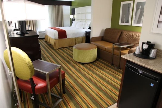 Imagen de la habitación del Hotel Holiday Inn Express And Suites Huntsville Airport. Foto 10