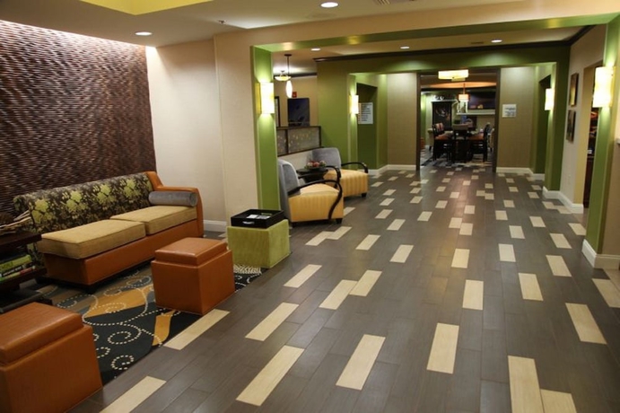 Imagen de los interiores del Hotel Holiday Inn Express And Suites Huntsville Airport. Foto 13