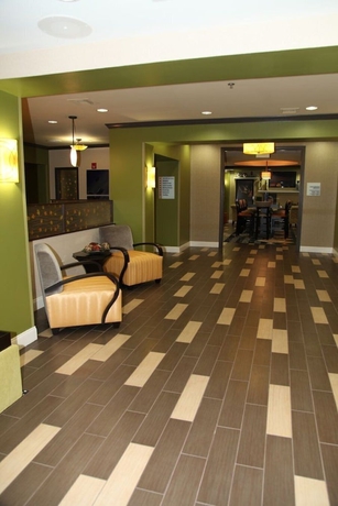Imagen de los interiores del Hotel Holiday Inn Express And Suites Huntsville Airport. Foto 14