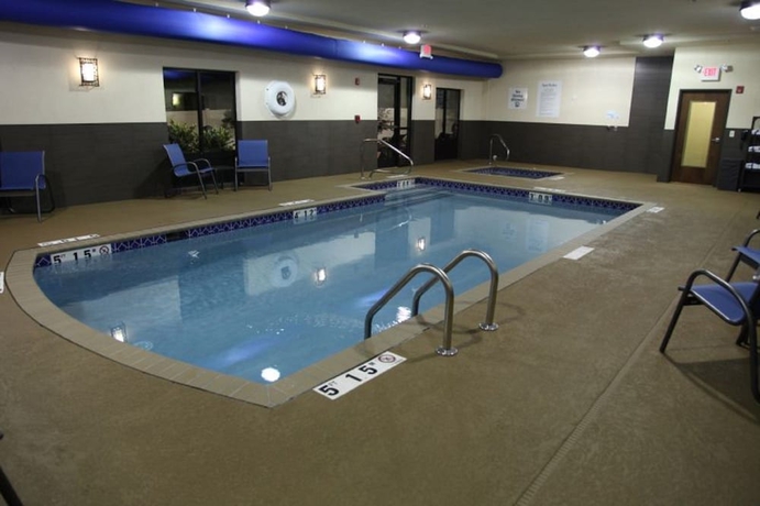 Imagen de la piscina del Hotel Holiday Inn Express And Suites Huntsville Airport. Foto 17