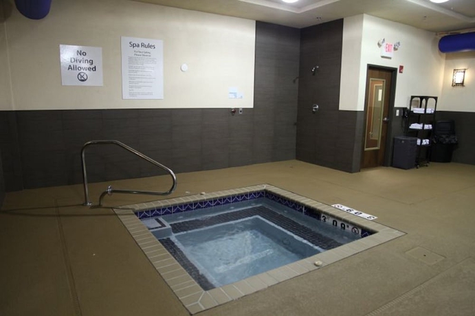 Imagen de la piscina del Hotel Holiday Inn Express And Suites Huntsville Airport. Foto 18