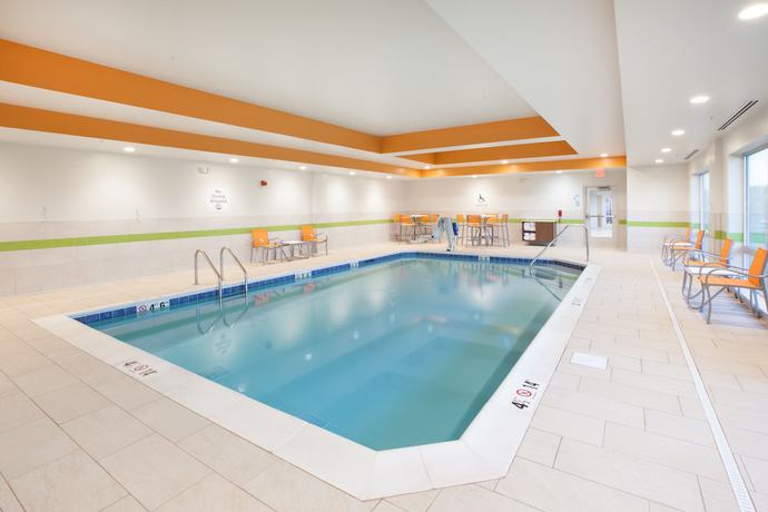 Imagen de la piscina del Hotel Holiday Inn Express And Suites Indianapolis Ne - Noblesville, An Ihg. Foto 19