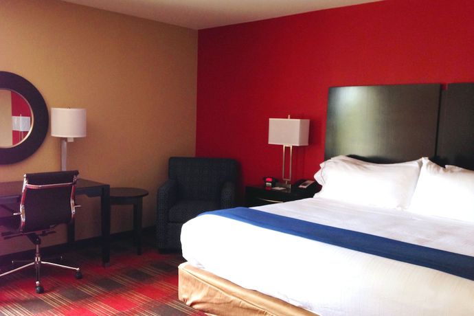 Imagen de la habitación del Hotel Holiday Inn Express And Suites Jackson Downtown - Coliseum, An Ihg. Foto 4