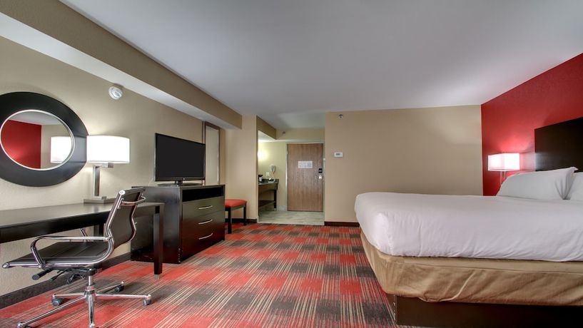 Imagen de la habitación del Hotel Holiday Inn Express And Suites Jackson Downtown - Coliseum, An Ihg. Foto 7
