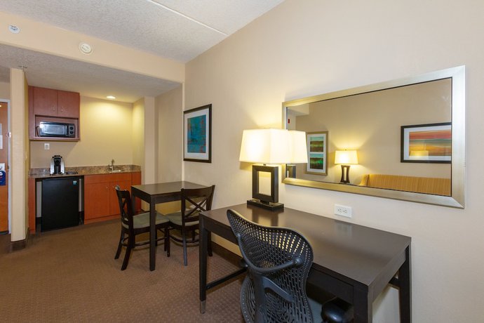 Imagen de la habitación del Hotel Holiday Inn Express And Suites Jacksonville Airport, An Ihg. Foto 12