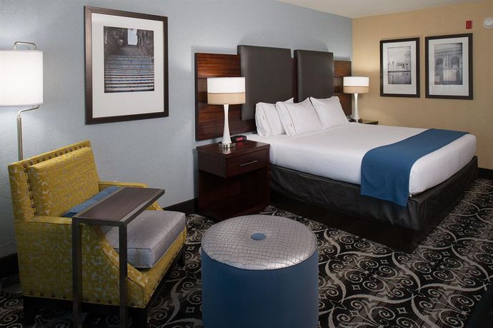 Imagen de la habitación del Hotel Holiday Inn Express And Suites Kansas City Airport. Foto 8