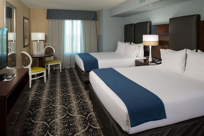 Imagen de la habitación del Hotel Holiday Inn Express And Suites Kansas City Airport. Foto 9