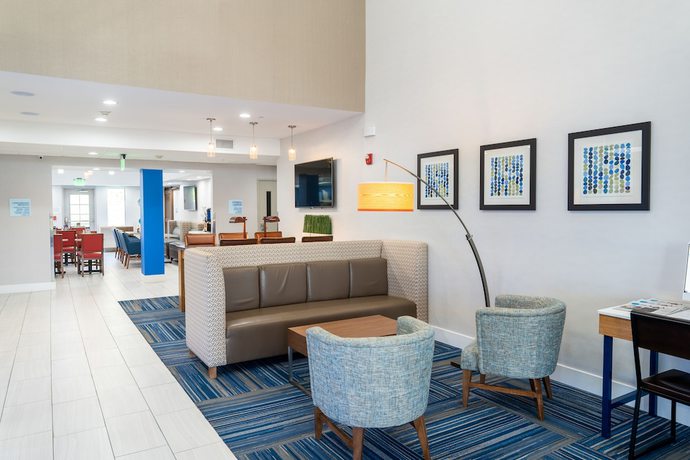 Imagen de los interiores del Hotel Holiday Inn Express And Suites Lake Forest, An Ihg. Foto 16