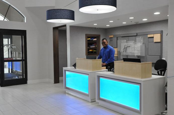 Imagen de los interiores del Hotel Holiday Inn Express And Suites Lake Forest, An Ihg. Foto 17