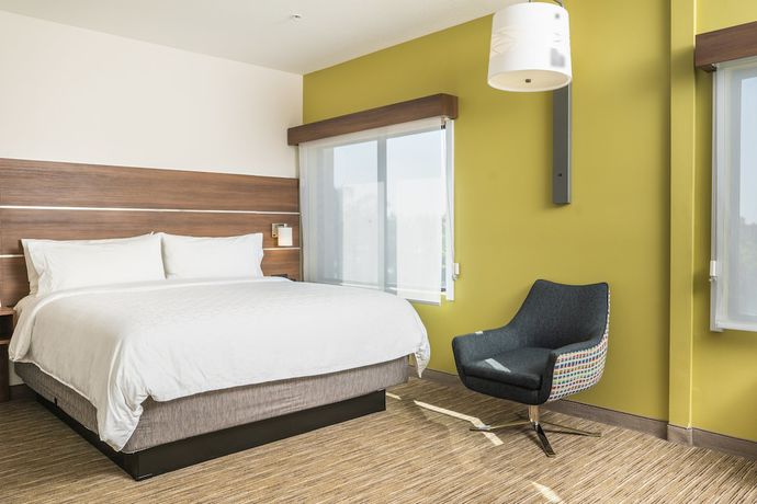 Imagen de la habitación del Hotel Holiday Inn Express And Suites Lake Forest, An Ihg. Foto 10
