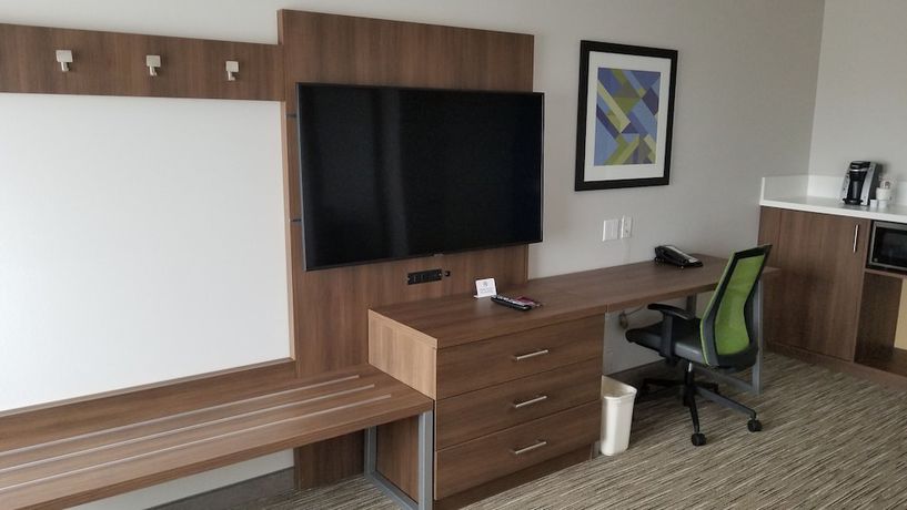 Imagen de la habitación del Hotel Holiday Inn Express And Suites Lake Forest, An Ihg. Foto 15