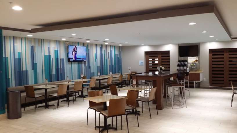 Imagen de los interiores del Hotel Holiday Inn Express And Suites Lexington Midtown - I-75, An Ihg. Foto 14