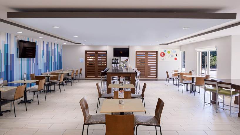 Imagen de los interiores del Hotel Holiday Inn Express And Suites Lexington Midtown - I-75, An Ihg. Foto 19