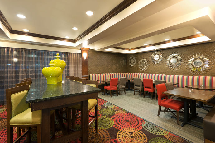 Imagen del bar/restaurante del Hotel Holiday Inn Express And Suites Little Rock-west. Foto 3