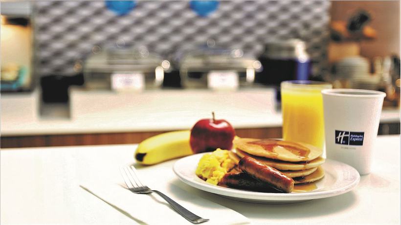 Imagen del bar/restaurante del Hotel Holiday Inn Express And Suites Livermore, An Ihg. Foto 3
