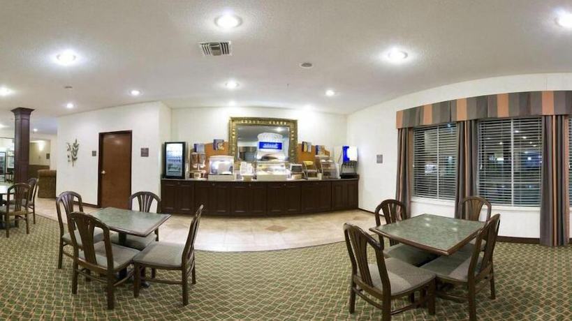 Imagen del bar/restaurante del Hotel Holiday Inn Express And Suites Livingston, An Ihg. Foto 8