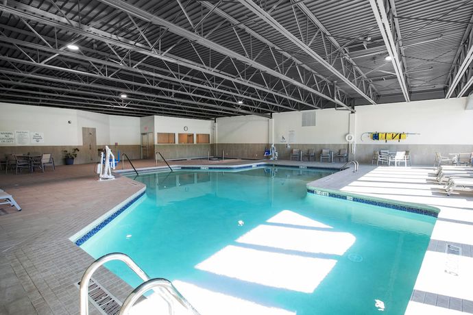 Imagen de la piscina del Hotel Holiday Inn Express And Suites Ludington, An Ihg. Foto 18