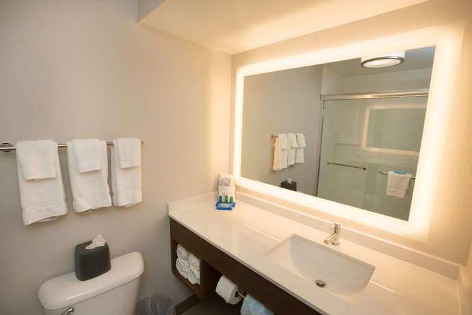 Imagen de la habitación del Hotel Holiday Inn Express And Suites Madison, An Ihg. Foto 3