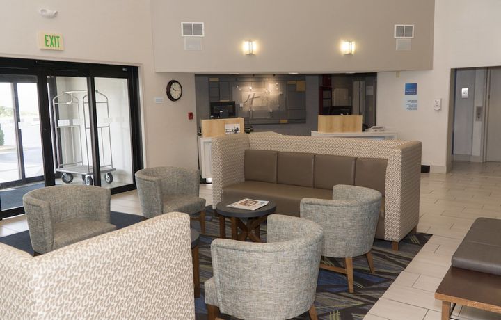 Imagen de los interiores del Hotel Holiday Inn Express And Suites Madison, An Ihg. Foto 19