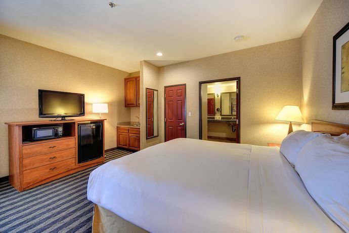 Imagen de la habitación del Hotel Holiday Inn Express And Suites Manteca, An Ihg. Foto 3