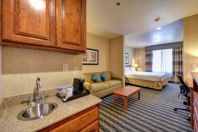 Imagen de la habitación del Hotel Holiday Inn Express And Suites Manteca, An Ihg. Foto 5