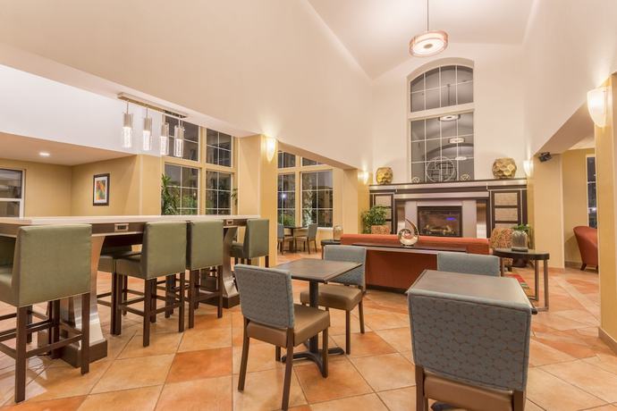 Imagen de los interiores del Hotel Holiday Inn Express And Suites Manteca, An Ihg. Foto 17