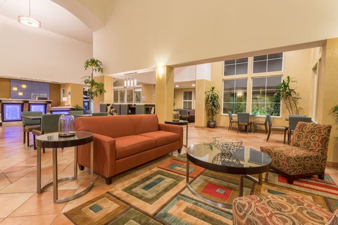Imagen de los interiores del Hotel Holiday Inn Express And Suites Manteca, An Ihg. Foto 18