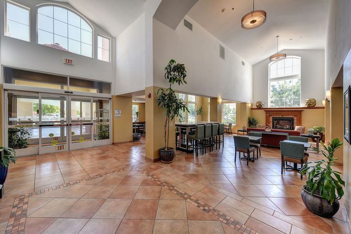 Imagen de los interiores del Hotel Holiday Inn Express And Suites Manteca, An Ihg. Foto 19