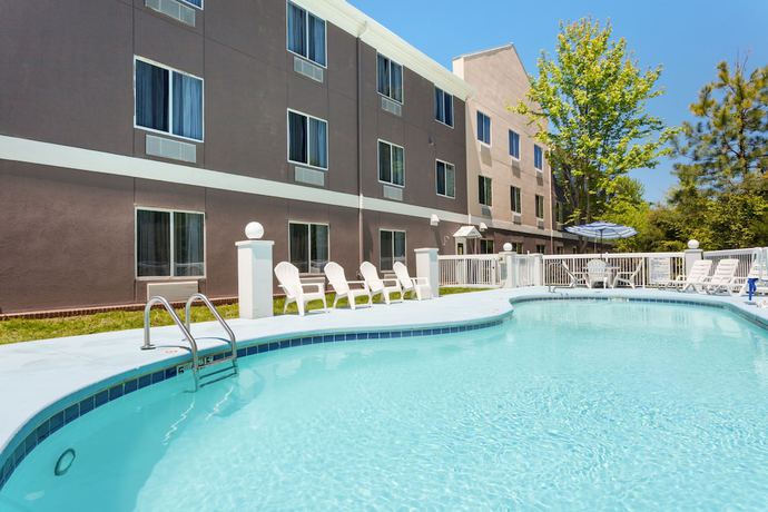 Imagen de la piscina del Hotel Holiday Inn Express And Suites Mebane, An Ihg. Foto 20