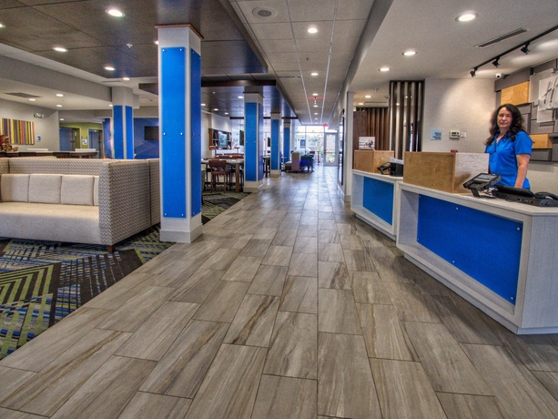 Imagen de los interiores del Hotel Holiday Inn Express And Suites Moore. Foto 11