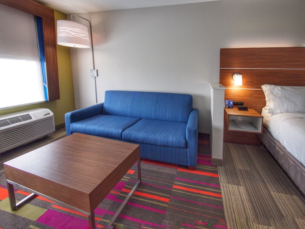 Imagen de los interiores del Hotel Holiday Inn Express And Suites Moore. Foto 13