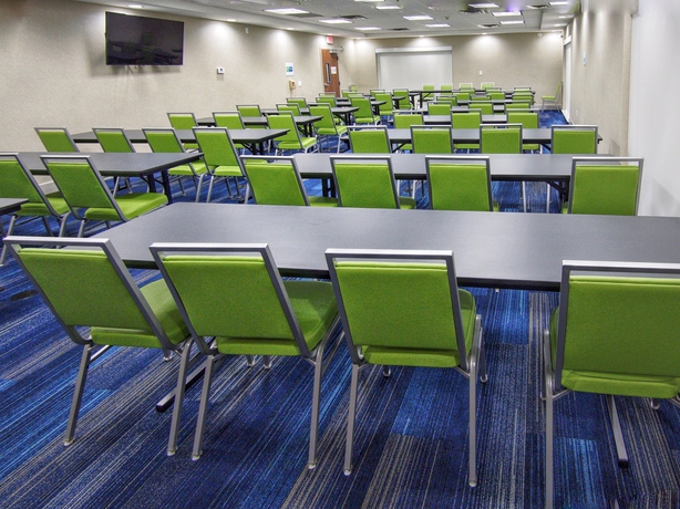 Imagen de los interiores del Hotel Holiday Inn Express And Suites Moore. Foto 16