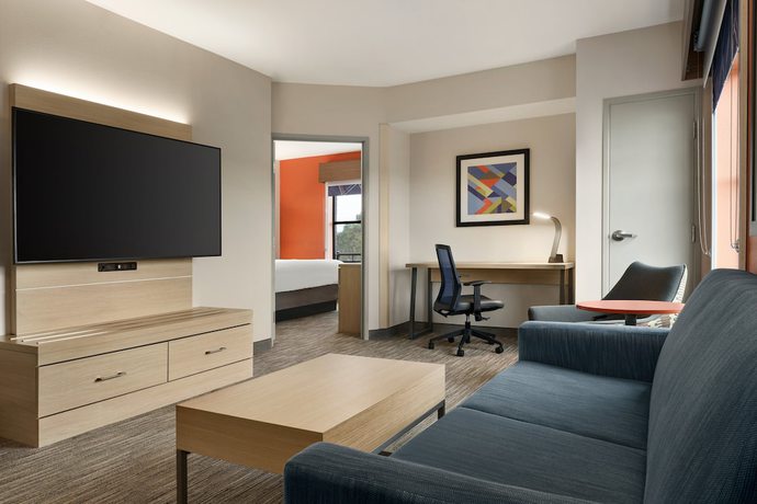 Imagen de la habitación del Hotel Holiday Inn Express And Suites Mt. Pleasant, An Ihg. Foto 9