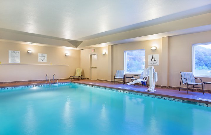 Imagen de la piscina del Hotel Holiday Inn Express And Suites Murphy, An Ihg. Foto 20